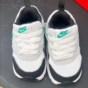 Nike Kids White and Black Sneakers with Green Accents